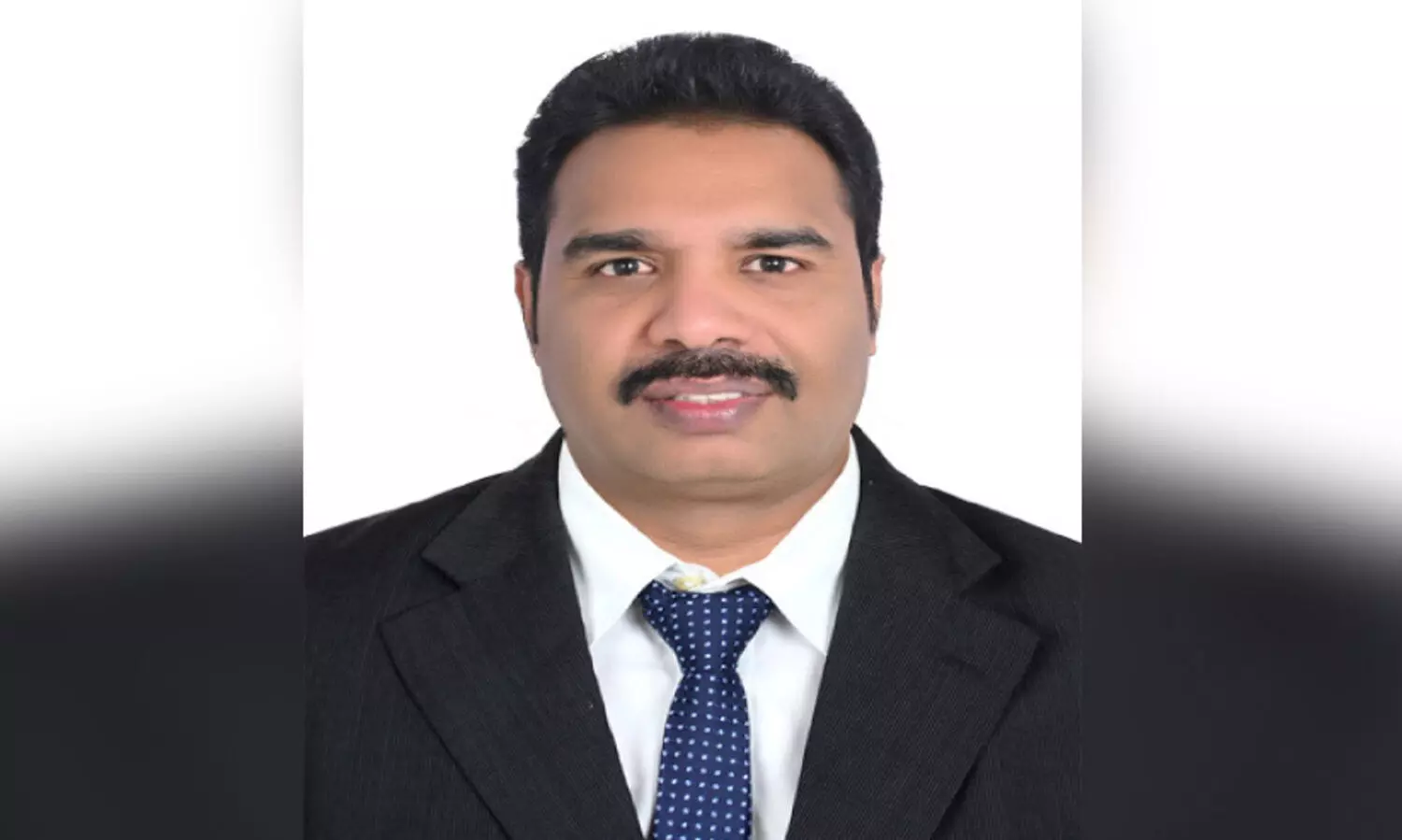 പ്ര​വാ​സി മ​ല​യാ​ളി​ക്ക് അ​ന്താ​രാ​ഷ്ട്ര   യൂ​നി​വേ​ഴ്സി​റ്റി​യു​ടെ ആ​ദ​രം