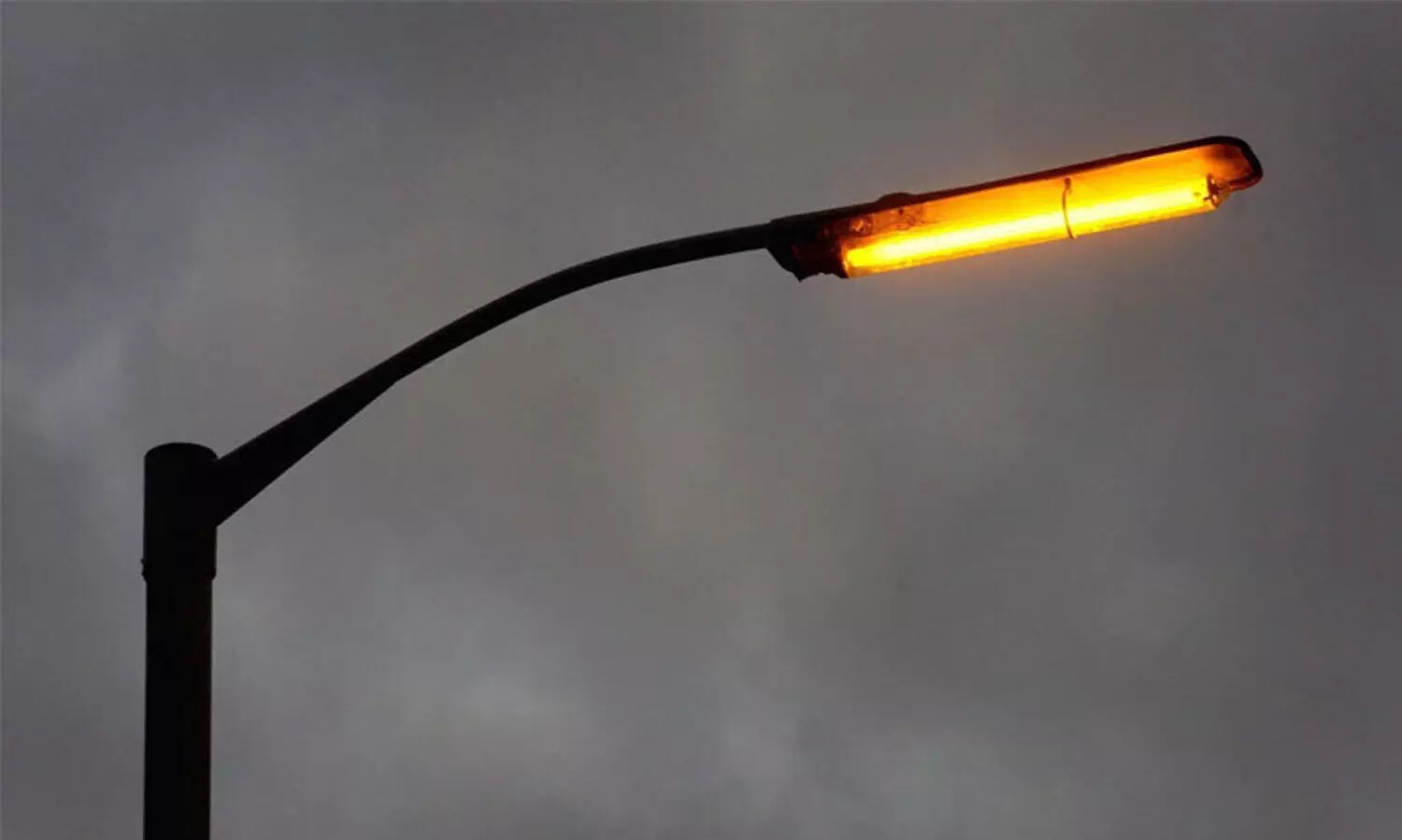 മി​ഴി​യ​ട​ച്ച്‌ വ​ഴി​വി​ള​ക്കു​ക​ൾ; മി​ഴി തു​റ​ക്കാ​തെ പ​ഞ്ചാ​യ​ത്ത്​