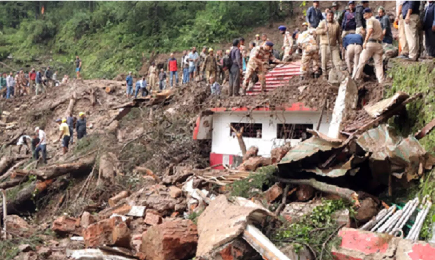 ഹിമാചലിൽ ക്ഷേത്രാവശിഷ്ടങ്ങളിൽനിന്ന് ലഭിച്ചത് 14 മൃതദേഹങ്ങൾ; ഏഴുപേർ കൂടി കുടുങ്ങിക്കിടക്കുന്നതായി സംശയം
