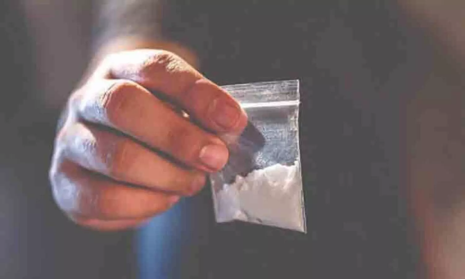 വാഹനം പൊലീസ് തടഞ്ഞതോടെ മയക്കുമരുന്ന് പാക്കറ്റ് വിഴുങ്ങി യുവതി; എൻഡോസ്കോപിയിലൂടെ പുറത്തെടുത്തു