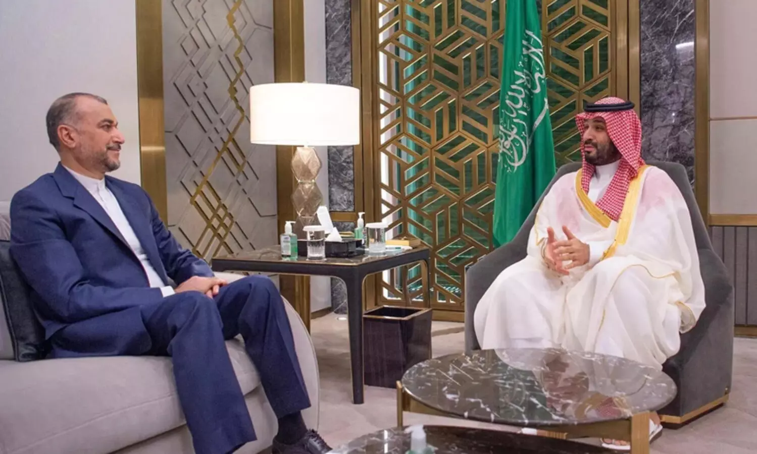 ഇറാൻ വിദേശകാര്യ മന്ത്രിക്ക് സൗദി കിരീടാവകാശിയുടെ​ ഊഷ്​മള വരവേൽപ്​