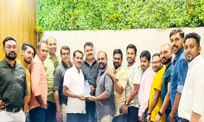 സത്യേക്കൽ കാസിമിന് യാത്രയയപ്പ് നൽകി സത്യേക്കൽ കാസിമിന് യാത്രയയപ്പ് നൽകി