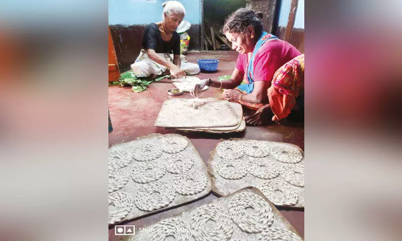 തലമുറകൾ കൈമാറി കരിപ്പോട് മുറുക്ക് തലമുറകൾ കൈമാറി കരിപ്പോട് മുറുക്ക്