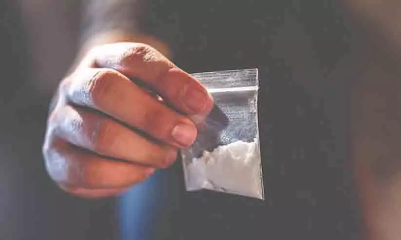 വാഹനം പൊലീസ് തടഞ്ഞതോടെ മയക്കുമരുന്ന് പാക്കറ്റ് വിഴുങ്ങി യുവതി; എൻഡോസ്കോപിയിലൂടെ പുറത്തെടുത്തു