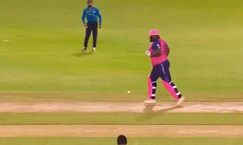 ‘ഭാരമേറിയ ക്രിക്കറ്റ് താരം’ റഖീം കോൺവാളിന്റെ റൺ ഔട്ട് വൈറൽ! ‘ഭാരമേറിയ ക്രിക്കറ്റ് താരം’ റഖീം കോൺവാളിന്റെ റൺ ഔട്ട് വൈറൽ!