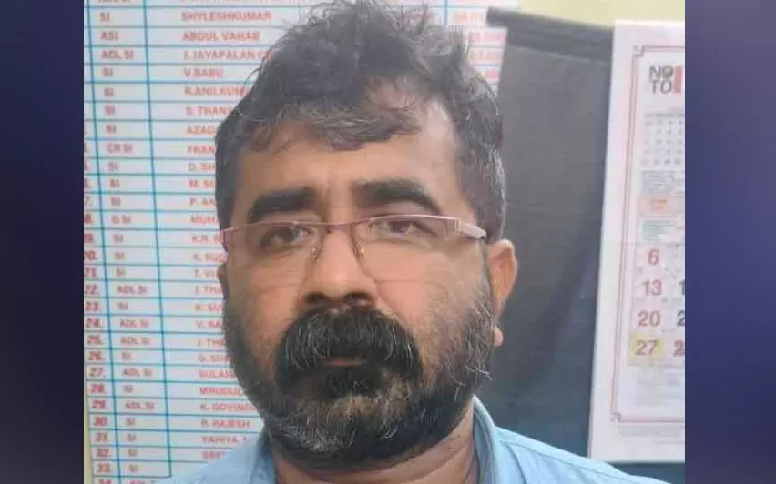 ദേശീയ പതാക വാങ്ങാനെത്തിയ വിദ്യാർഥിയെ പീഡിപ്പിക്കാൻ ശ്രമിച്ചയാൾ അറസ്റ്റിൽ ദേശീയ പതാക വാങ്ങാനെത്തിയ വിദ്യാർഥിയെ പീഡിപ്പിക്കാൻ ശ്രമിച്ചയാൾ അറസ്റ്റിൽ