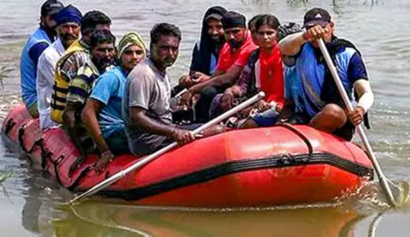 പഞ്ചാബിലെ ഗുർദാസ്പൂരിൽ 38 ഗ്രാമങ്ങൾ കൂടി വെള്ളപ്പൊക്കത്തിൽ; 30,000 പേരെ മാറ്റിപ്പാർപ്പിച്ചു