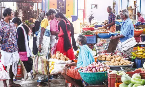 ഓണമുണർന്ന് വിപണി ഓണമുണർന്ന് വിപണി