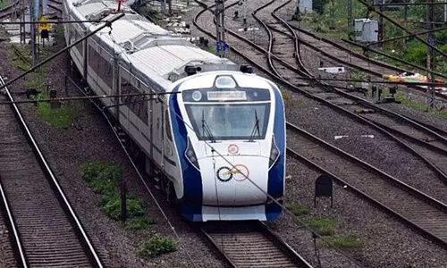 ബംഗളൂരു-എറണാകുളം റൂട്ടിൽ ദീപാവലി സ്​പെഷലായി വന്ദേഭാരത്​