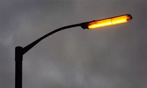 മി​ഴി​യ​ട​ച്ച്‌ വ​ഴി​വി​ള​ക്കു​ക​ൾ; മി​ഴി തു​റ​ക്കാ​തെ പ​ഞ്ചാ​യ​ത്ത്​