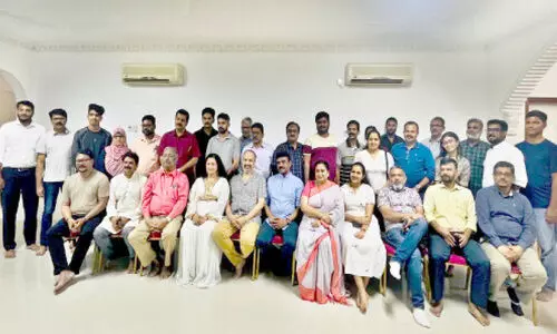 ‘അ​ന​ക്ക് എ​ന്തി​ന്റെ കേ​ടാ’  അ​ഭി​നേ​താ​ക്ക​ൾ​ക്ക് സ്വീ​ക​ര​ണം ന​ൽ​കി