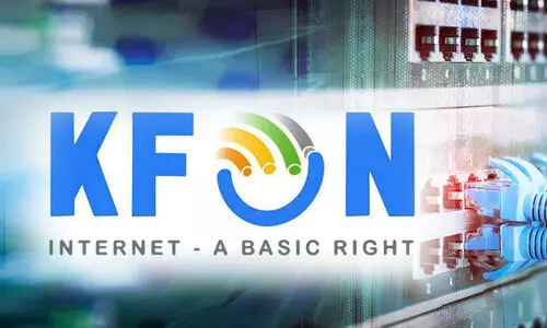 കെ-ഫോൺ: സ്വകാര്യ കമ്പനിക്ക് വഴങ്ങി സർക്കാർ കെ-ഫോൺ: സ്വകാര്യ കമ്പനിക്ക് വഴങ്ങി സർക്കാർ