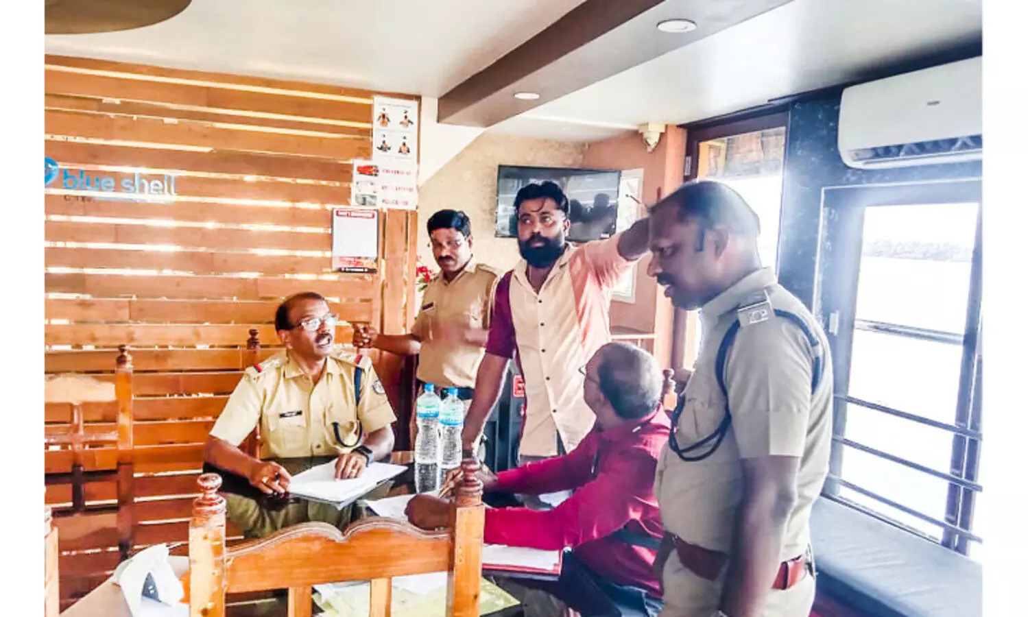 അനധികൃത സർവിസ്​; ഏഴ്​ ഹൗസ്​ബോട്ട്​ പിടിച്ചെടുത്തു