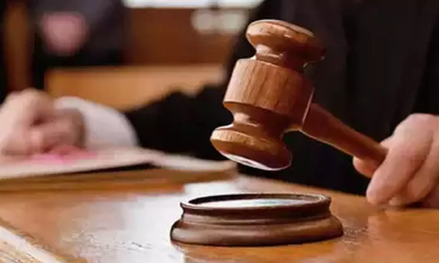 പി.എസ്​.സി അംഗത്വ നിയമനത്തിന്​ കോഴ: പ്രതികൾക്കെതിരെ പ്രോസിക്യൂഷൻ അനുമതി ഹാജരാക്കണമെന്ന്​ വിജിലൻസ്​ കോടതി