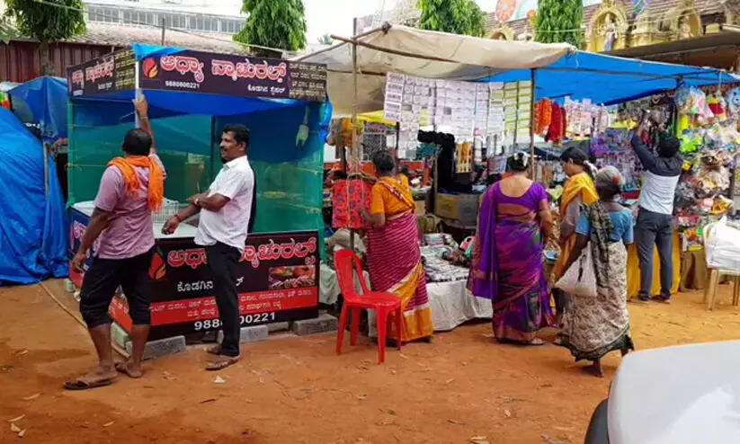 ക്ഷേത്രോത്സവ പരിസരത്ത് അഹിന്ദുക്കളുടെ വ്യാപാരം തടയുമെന്ന് ബി.ജെ.പി വ്യാപാരി സംഘടനയുടെ ഭീഷണി ക്ഷേത്രോത്സവ പരിസരത്ത് അഹിന്ദുക്കളുടെ വ്യാപാരം തടയുമെന്ന് ബി.ജെ.പി വ്യാപാരി സംഘടനയുടെ ഭീഷണി