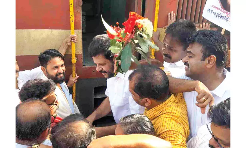 ഇന്റർസിറ്റി എക്സ്പ്രസിന് പട്ടാമ്പിയിൽ ആര് സ്റ്റോപ്പിട്ടു ? അവകാശവാദമുന്നയിച്ച് യു.ഡി.എഫും ബി.ജെ.പി.യും ഇന്റർസിറ്റി എക്സ്പ്രസിന് പട്ടാമ്പിയിൽ ആര് സ്റ്റോപ്പിട്ടു ? അവകാശവാദമുന്നയിച്ച് യു.ഡി.എഫും ബി.ജെ.പി.യും