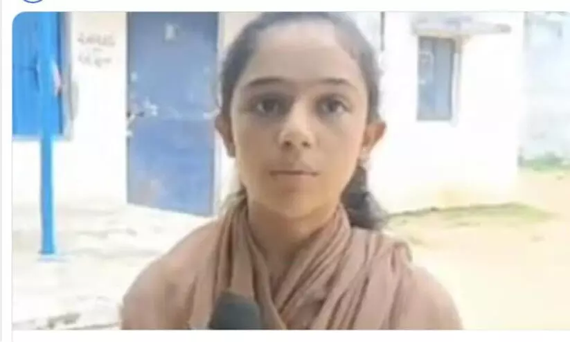 ഗുജറാത്തിലെ സ്കൂളിൽ ഒന്നാം സ്ഥാനം നേടിയ മുസ്ലീം പെൺകുട്ടിക്ക് പകരം രണ്ടാം സ്ഥാനക്കാരിയെ ആദരിച്ചതായി പരാതി ഗുജറാത്തിലെ സ്കൂളിൽ ഒന്നാം സ്ഥാനം നേടിയ മുസ്ലീം പെൺകുട്ടിക്ക് പകരം രണ്ടാം സ്ഥാനക്കാരിയെ ആദരിച്ചതായി പരാതി