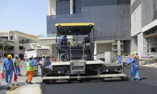 റോഡ് നവീകരണം; ദുബൈയിലെ റോഡുകളിൽ ഗതാഗത തടസ്സം റോഡ് നവീകരണം; ദുബൈയിലെ റോഡുകളിൽ ഗതാഗത തടസ്സം