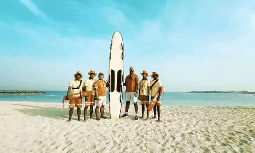 ദുബൈ എമിറേറ്റ് ബീച്ചിൽ കാവലൊരുക്കാൻ 140 രക്ഷാപ്രവർത്തകർ ദുബൈ എമിറേറ്റ് ബീച്ചിൽ കാവലൊരുക്കാൻ 140 രക്ഷാപ്രവർത്തകർ