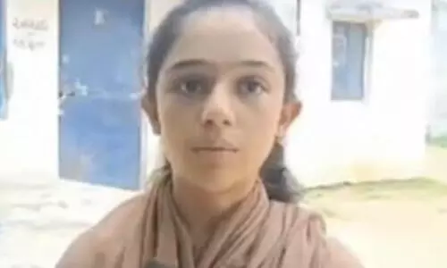 സ്‌കൂളിൽ ഒന്നാമതായിട്ടും മുസ്‍ലിമായതിന്റെ പേരിൽ   ആദരിക്കൽ ചടങ്ങിൽനിന്ന് മാറ്റിനിർത്തിയെന്ന്  വിദ്യാർഥിനിയുടെ   പിതാവ്