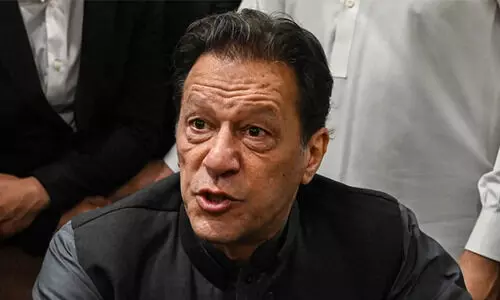 ഇമ്രാൻ ഖാനെ ജയിലിൽ വിഷം കൊടുത്ത് കൊലപ്പെടുത്താൻ സാധ്യതയെന്ന് ഭാര്യ ബുഷ്‌റ ബീവി