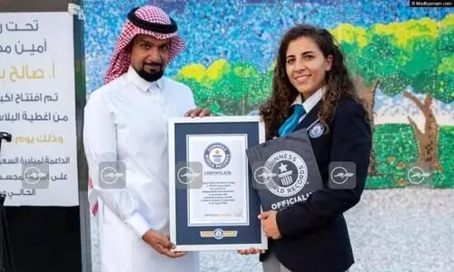 ജിദ്ദ കോർണിഷിൽ പ്ലാസ്​റ്റിക് ഷീറ്റ് കൊണ്ട്​​ നിർമിച്ച ചുവർചിത്രം ഗിന്നസ് ബുക്കിൽ