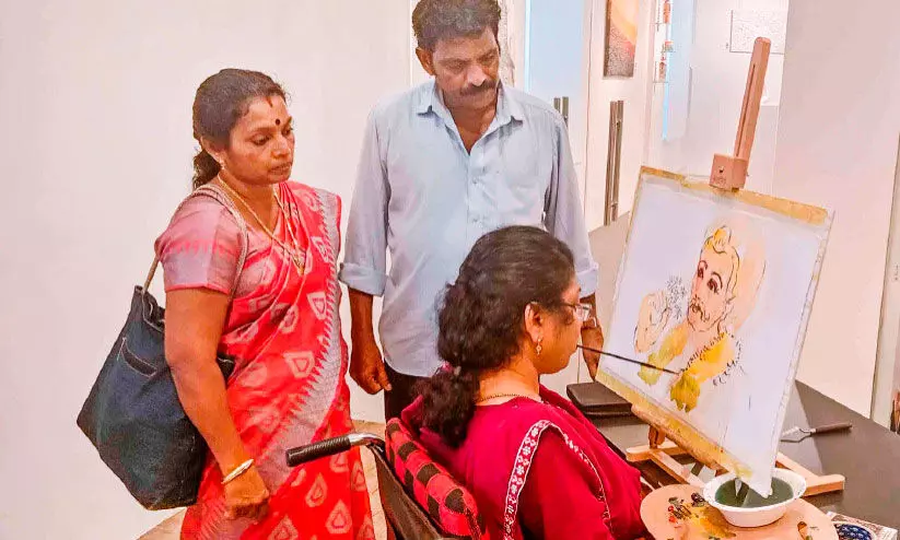 ചുണ്ടിൽ ചിരിയല്ല, മനോഹരമായ ചിത്രങ്ങളാണ്​ വിരിയുന്നത്​