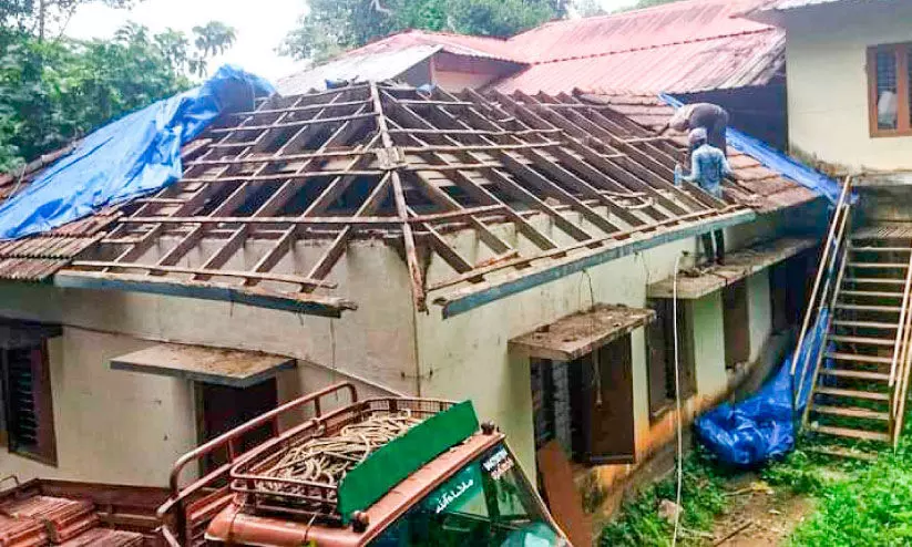 വെള്ളാവൂർ പഞ്ചായത്ത് ഓഫിസ് കെട്ടിടം പൊളിച്ചുതുടങ്ങി