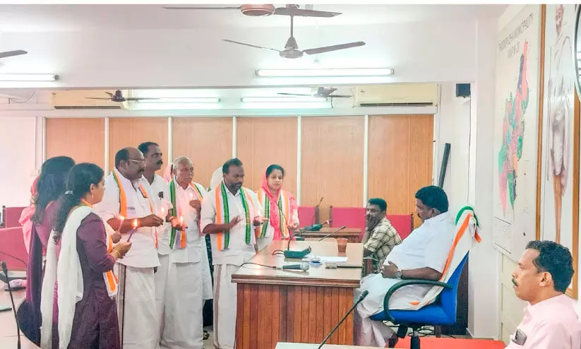 കണ്ണടച്ച്​ വഴിവിളക്കുകൾ; ആളിക്കത്തി പ്രതിഷേധം