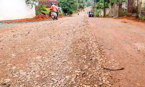 മൂവാറ്റുപുഴ-തേനി റോഡ്; കിഴക്കേക്കര മേഖലയിലെ നിർമാണം നിലച്ചു മൂവാറ്റുപുഴ-തേനി റോഡ്; കിഴക്കേക്കര മേഖലയിലെ നിർമാണം നിലച്ചു
