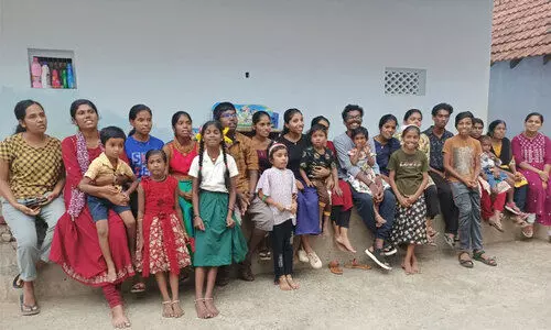 വാൽമുട്ടി പാടുന്നു... വാൽമുട്ടി പാടുന്നു...