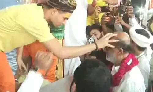 രജനികാന്ത് അയോധ്യയിൽ; ഹനുമാൻ ഗർഹി ക്ഷേത്രം സന്ദർശിച്ചു