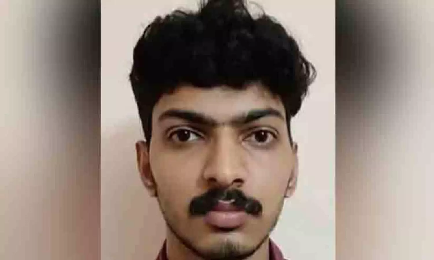 പൊലീസ് വേഷം ധരിച്ച് കബളിപ്പിച്ച നഴ്സിങ് വിദ്യാർഥി പിടിയിൽ