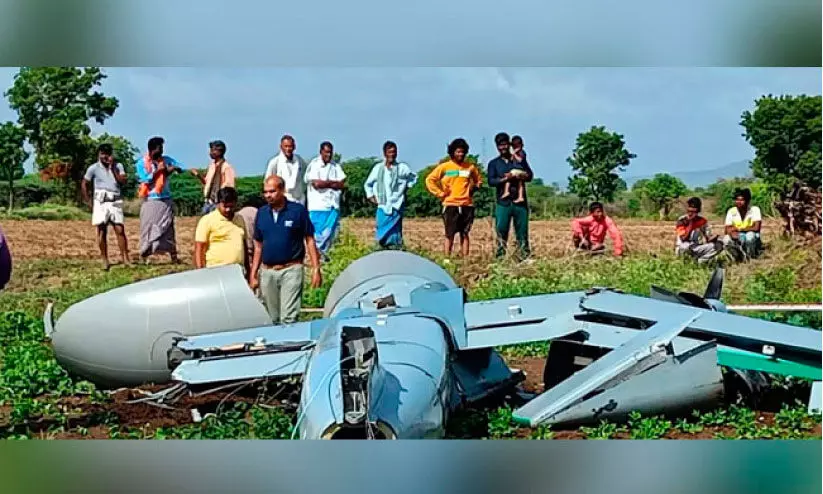 ഡി.​ആ​ർ.​ഡി.​ഒ​യു​ടെ പൈ​ല​റ്റി​ല്ലാ വി​മാ​നം ചി​ത്ര​ദു​ർ​ഗ​യി​ൽ ത​ക​ർ​ന്നു​വീ​ണു