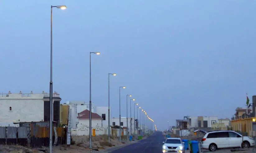 ഷാ​ർ​ജ റോ​ഡു​ക​ളി​ൽ  എ​ൽ.​ഇ.​ഡി വി​ള​ക്കു​ക​ൾ സ്ഥാ​പി​ച്ചു