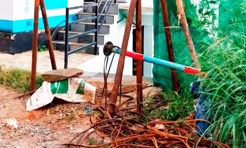 മോട്ടോറും പമ്പുസെറ്റും കുഴൽക്കിണറിൽ പതിച്ചു; 300 കുടുംബത്തിന്​​ കുടിവെള്ളം മുടങ്ങി