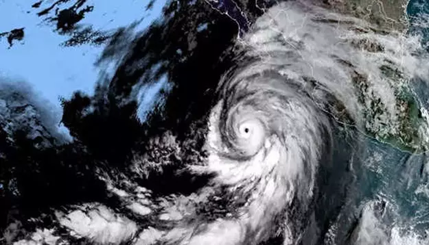 ഹിലാരി കൊടുങ്കാറ്റ് തെക്കൻ കാലിഫോർണിയയിൽ പ്രവേശിച്ചു, കനത്ത മഴയും നാശനഷ്ടങ്ങളും റിപ്പോർട്ട് ചെയ്തു ഹിലാരി കൊടുങ്കാറ്റ് തെക്കൻ കാലിഫോർണിയയിൽ പ്രവേശിച്ചു, കനത്ത മഴയും നാശനഷ്ടങ്ങളും റിപ്പോർട്ട് ചെയ്തു