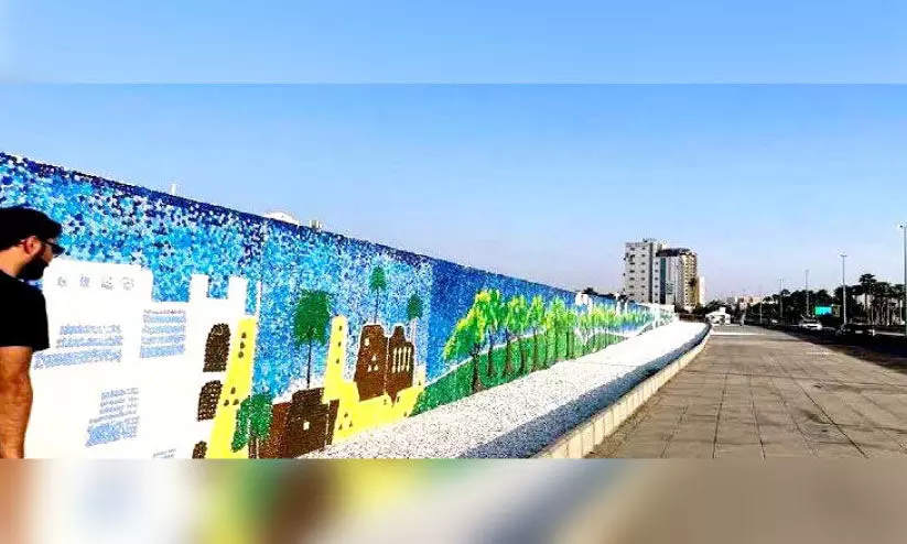 ഗി​ന്ന​സ് ബു​ക്കി​ൽ ഇ​ടം​നേ​ടി​യ ജി​ദ്ദ കോ​ർ​ണി​ഷി​ൽ പ്ലാ​സ്​​റ്റി​ക് ഷീ​റ്റ് കൊ​ണ്ട്​​ നി​ർ​മി​ച്ച  ചു​വ​ർ​ചി​ത്രം