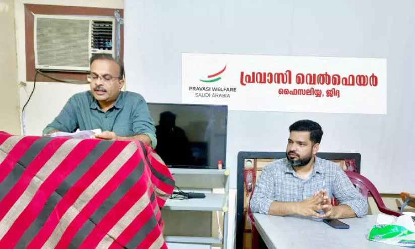 പ്ര​വാ​സി വെ​ൽ​ഫെ​യ​ർ ജി​ദ്ദ ഫൈ​സ​ലി​യ്യ യൂ​നി​റ്റ് സം​ഗ​മ​ത്തി​ൽ ‘ഭ​ര​ണ​ഘ​ട​ന​യും സ്വാ​ത​ന്ത്ര്യ​വും’ എ​ന്ന വി​ഷ​യ​ത്തി​ൽ അ​ഡ്വ. ഫി​റോ​സ് മൂ​വാ​റ്റു​പു​ഴ സം​സാ​രി​ക്കു​ന്നു