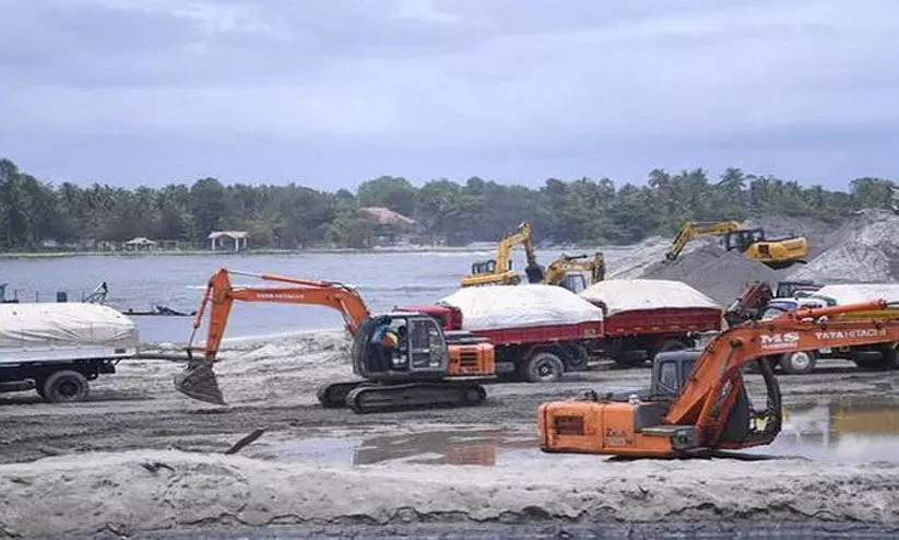 കരിമണൽ ഖനന അഴിമതി സി.ബി.ഐ അന്വേഷിക്കണമെന്ന് ആവശ്യപ്പെട്ട് സെക്രട്ടേറിയറ്റ് മാർച്ച് നാളെ