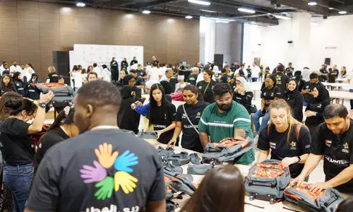 ബാ​ക്​ ടു ​സ്കൂ​ൾ’ പ​ദ്ധ​തി​യി​ൽ 7000 കു​ട്ടി​ക​ൾ​ക്ക്​ സ്കൂ​ൾ​ കിറ്റുമായി ദു​ബൈ കെ​യേ​ഴ്​​സ്