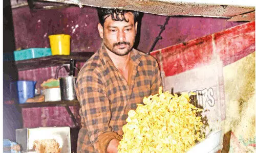 ശ​ർ​ക്ക​ര വ​ര​ട്ടി​ക്കും വ​റു​ത്ത ഉ​പ്പേ​രി​ക്കും ഡി​മാ​ൻ​ഡാ​യേ...