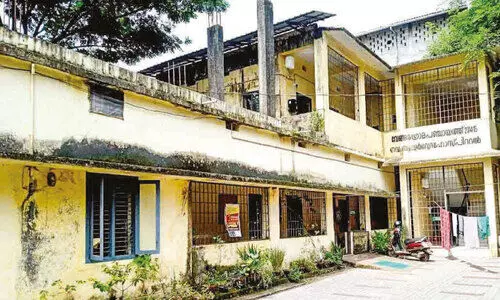 വേങ്ങര ഗവ. ആയുര്വേദ ആശുപത്രി: ചോർന്നൊലിച്ച് ശുചിമുറികൾ; ദുരിതംപേറി രോഗികൾ വേങ്ങര ഗവ. ആയുര്വേദ ആശുപത്രി: ചോർന്നൊലിച്ച് ശുചിമുറികൾ; ദുരിതംപേറി രോഗികൾ