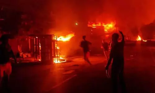 മണിപ്പൂർ: കഴിഞ്ഞ ദിവസമുണ്ടായ അക്രമങ്ങളിൽ കൊല്ലപ്പെട്ടവരുടെ എണ്ണം മൂന്നായി മണിപ്പൂർ: കഴിഞ്ഞ ദിവസമുണ്ടായ അക്രമങ്ങളിൽ കൊല്ലപ്പെട്ടവരുടെ എണ്ണം മൂന്നായി