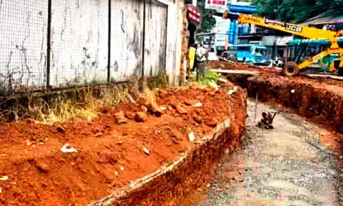 റോഡിനായി ഏറ്റെടുത്ത സ്ഥലം ഒഴിവാക്കി നിർമാണം; ഉടമകളെ സഹായിക്കാനെന്ന്​ ആരോപണം