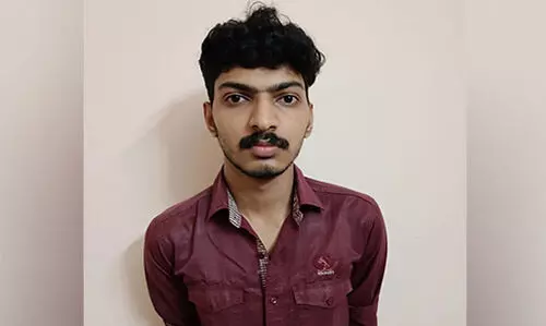 മലയാളി നഴ്സിങ് വിദ്യാർഥി കർണാടകയിൽ വ്യാജ പൊലീസ്, കൈയിൽ 380 ഐഡി കാർഡുകൾ; ഒടുവിൽ പിടിവീണു