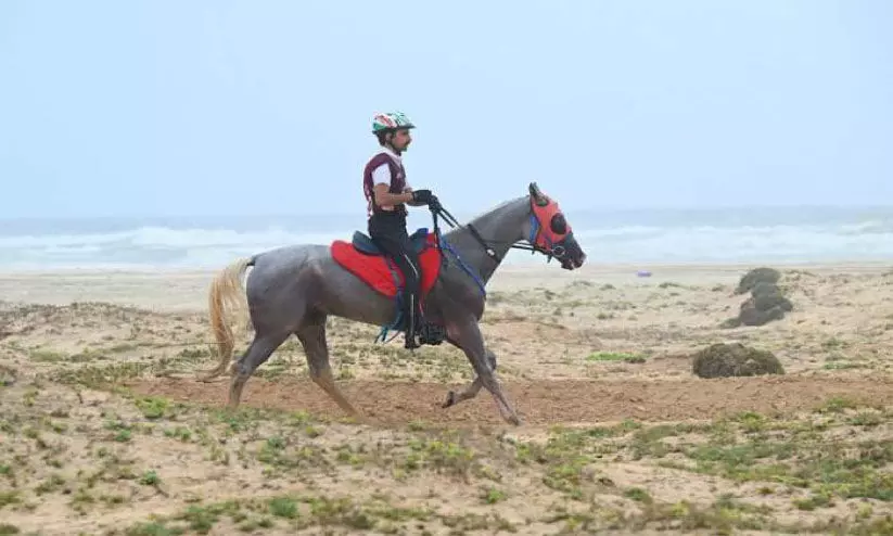 ആ​വേ​ശ​മാ​യി 100 കി.​മീ​റ്റ​ർ  കു​തി​ര​യോ​ട്ട മ​ത്സ​രം