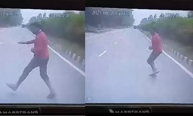 കഴുത്തറുത്തു, ശേഷം അതിവേഗത്തിലെത്തിയ ബസിന് മുന്നിൽ ചാടി ആത്മഹത്യ; കാമറയിൽ പതിഞ്ഞത് ഞെട്ടിക്കുന്ന ദൃശ്യങ്ങൾ