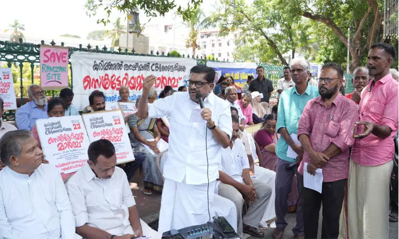 കരിമണൽ ഖനന അഴിമതിയുടെ ധാർമിക ഉത്തര വാദിത്വം ഏറ്റെടുത്ത് മുഖ്യമന്ത്രി പിണറായി വിജയൻ രാജിവെക്കണമെന്ന് വി.എം സുധീരൻ