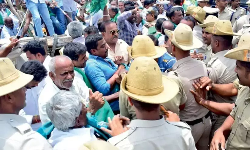 Police stopped farmers blockade of Bengaluru Mysore Expressway Police stopped farmers blockade of Bengaluru Mysore Expressway